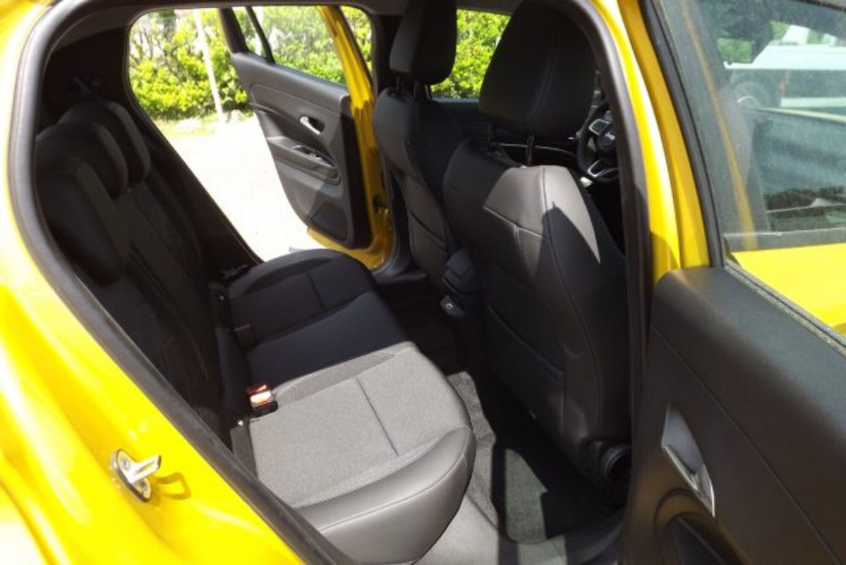 Jeep Avenger 1.2 turbo Altitude fwd 100cv (10)