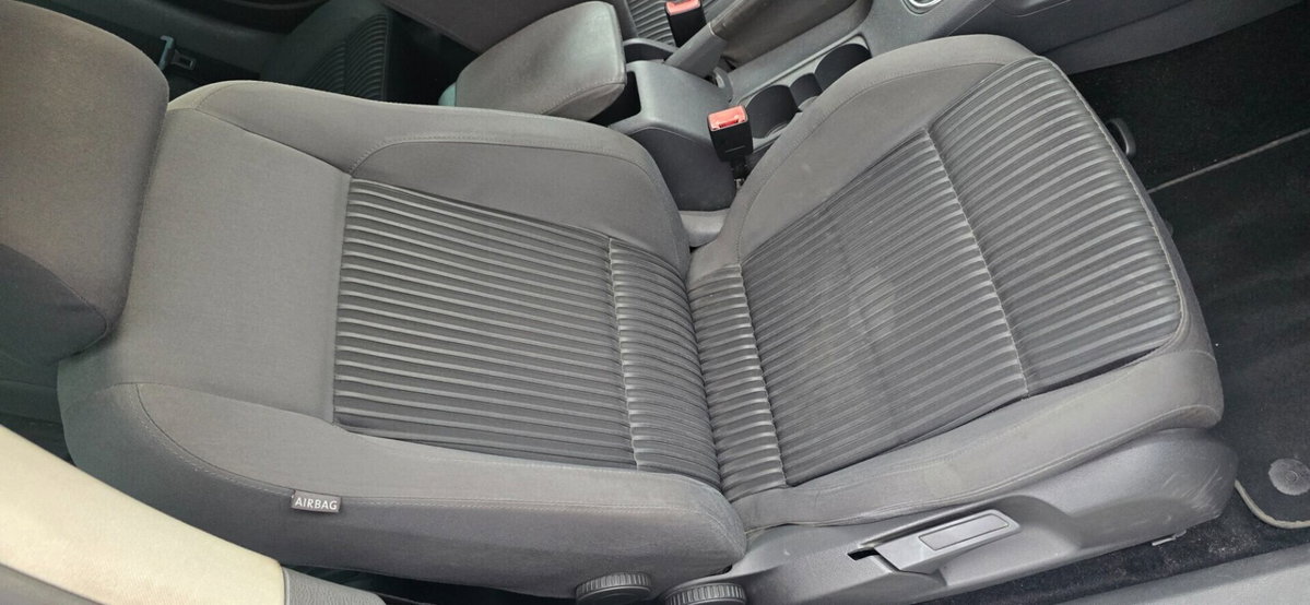 Volkswagen Golf 1.9 TDI DPF 5p. GT Sport (13)
