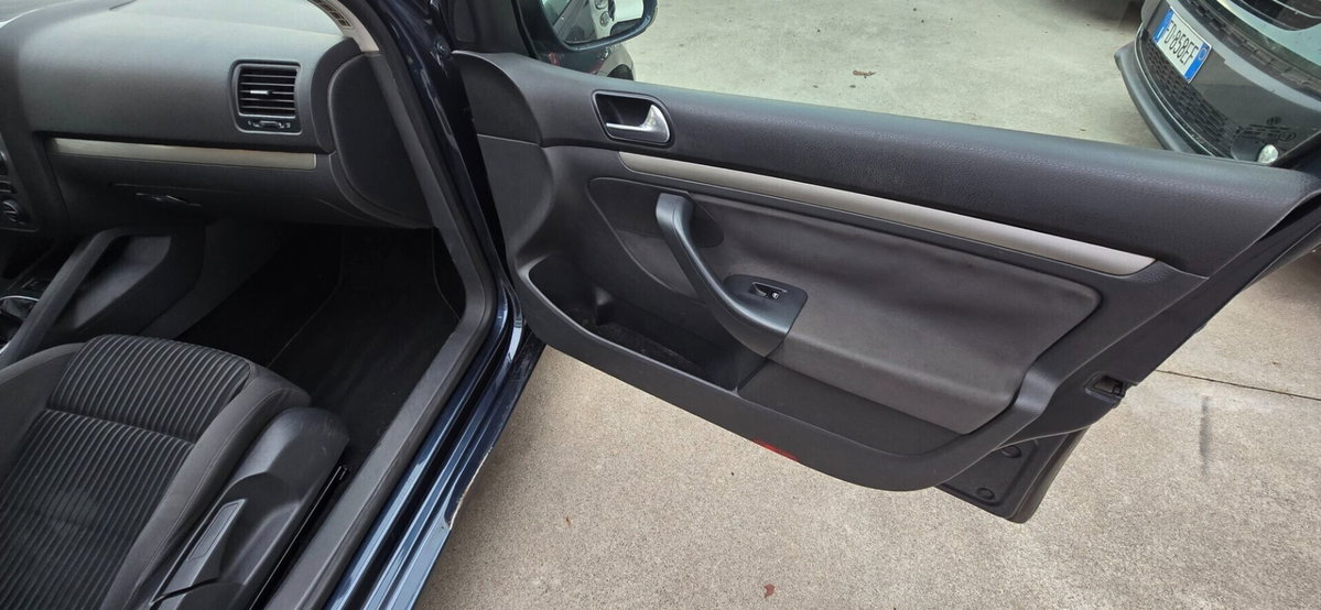 Volkswagen Golf 1.9 TDI DPF 5p. GT Sport (18)