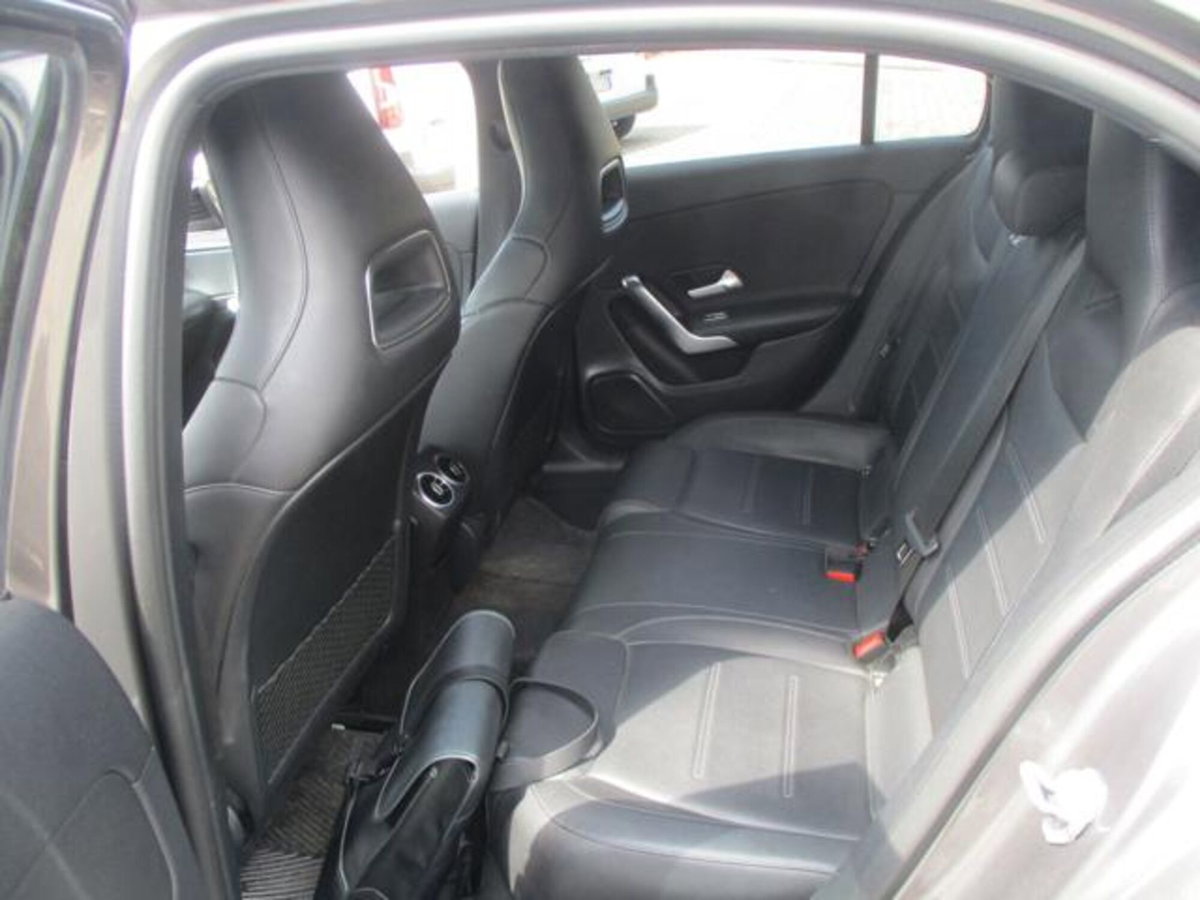 Mercedes-Benz Classe A Sedan 180 d Automatic 4p. Executive (12)