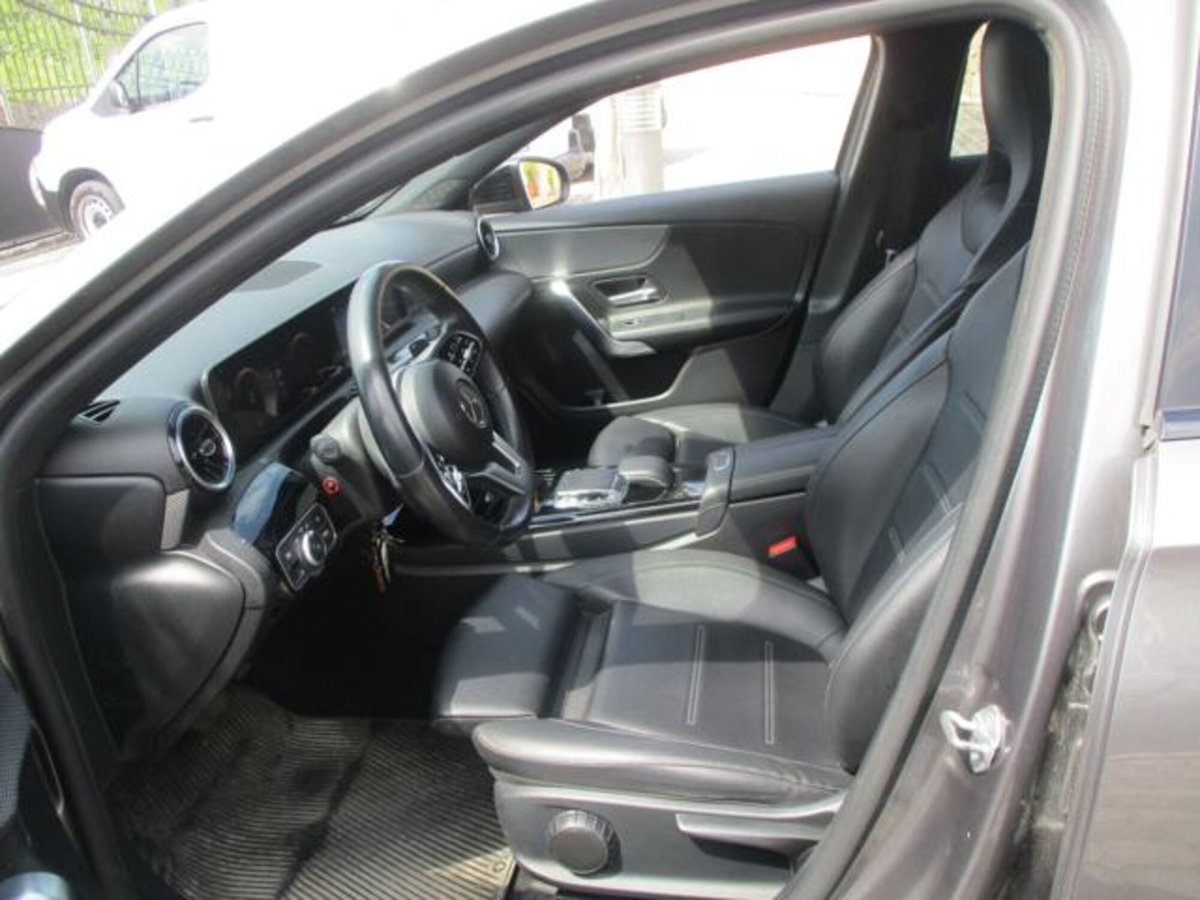 Mercedes-Benz Classe A Sedan 180 d Automatic 4p. Executive (9)