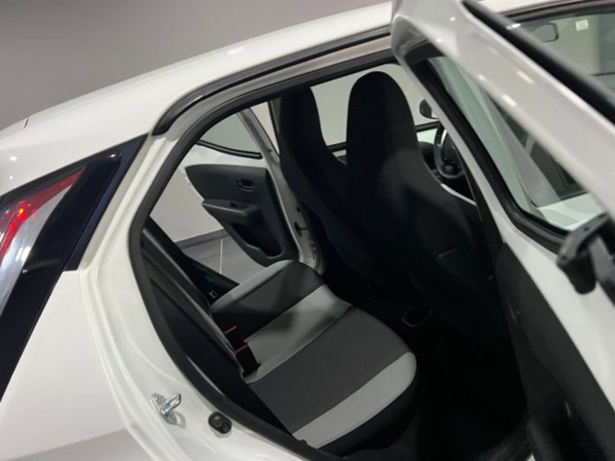 Toyota Aygo 1.0 VVT-i 69 CV 5 porte x-play (10)