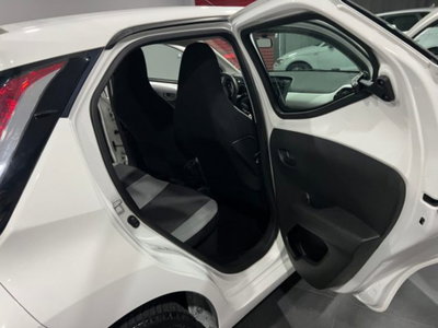 Toyota Aygo 1.0 VVT-i 69 CV 5 porte x-play (11)