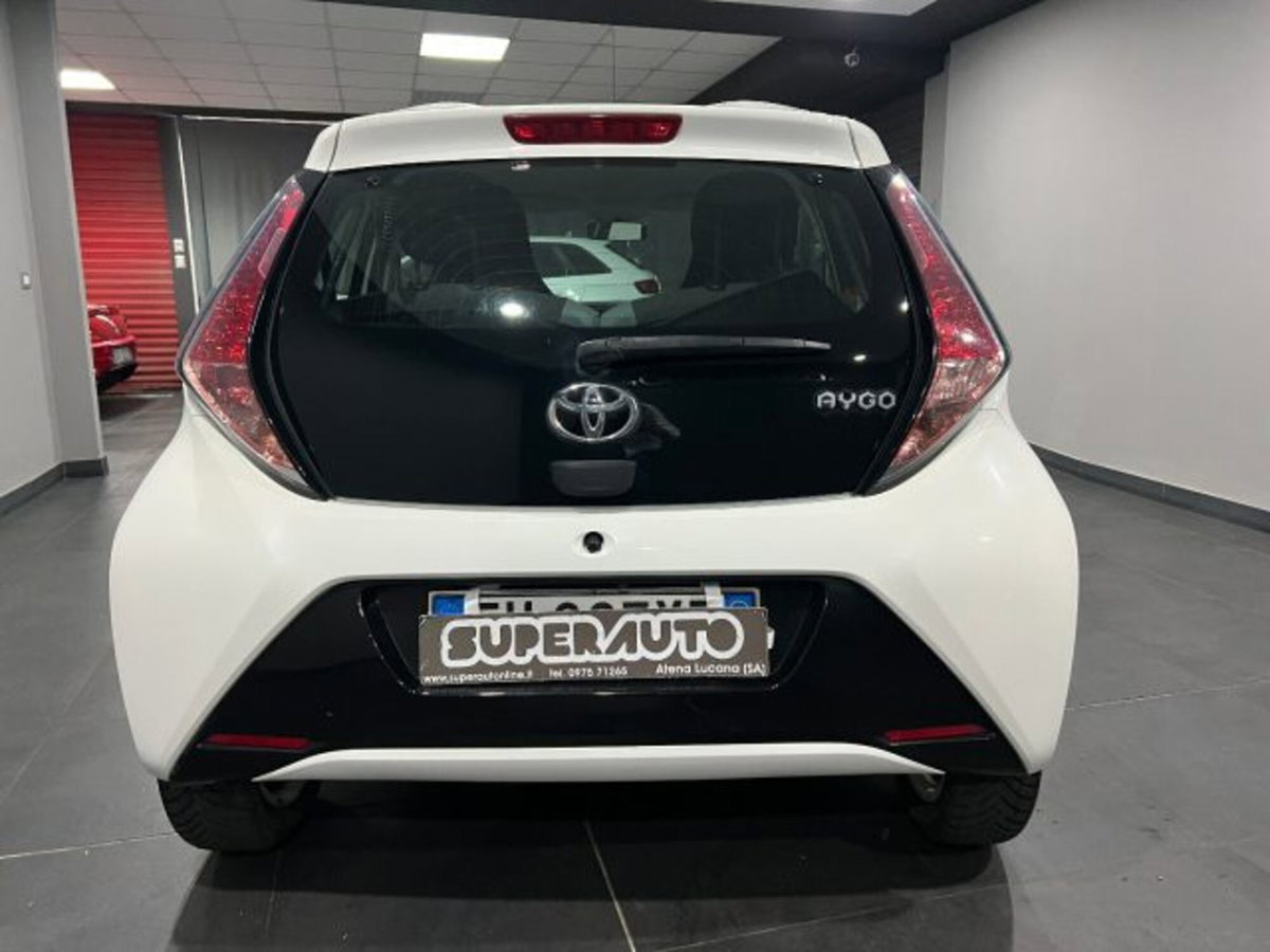 Toyota Aygo 1.0 VVT-i 69 CV 5 porte x-play (4)