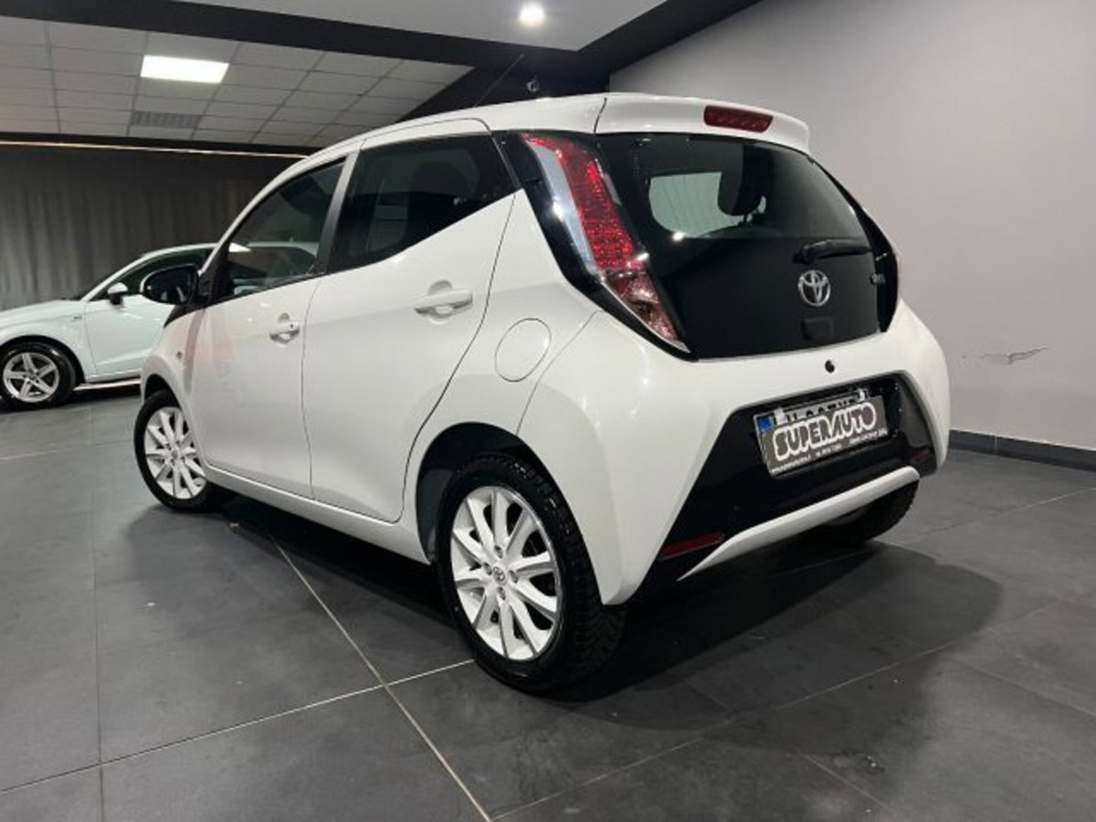 Toyota Aygo 1.0 VVT-i 69 CV 5 porte x-play (5)
