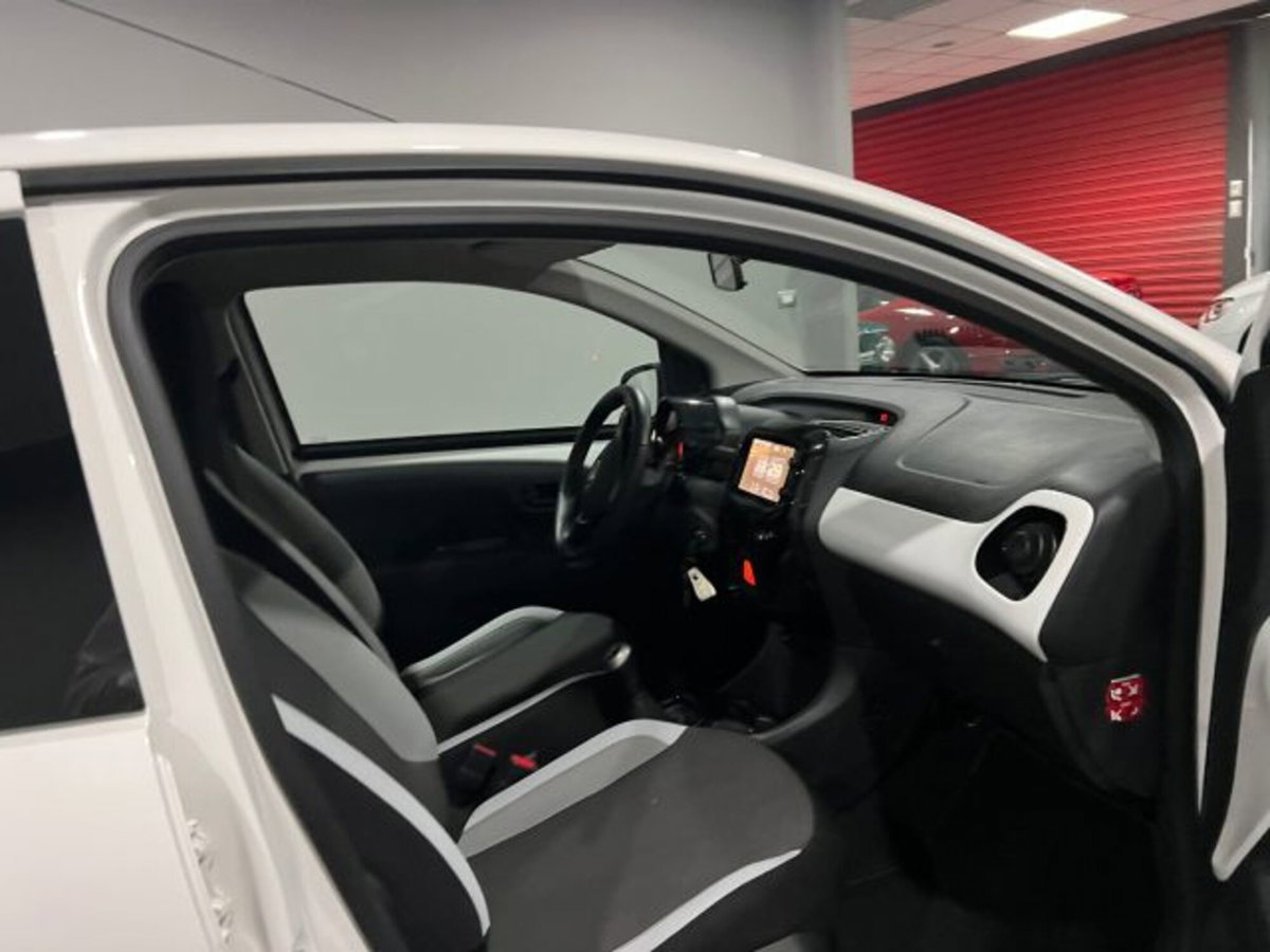Toyota Aygo 1.0 VVT-i 69 CV 5 porte x-play (9)