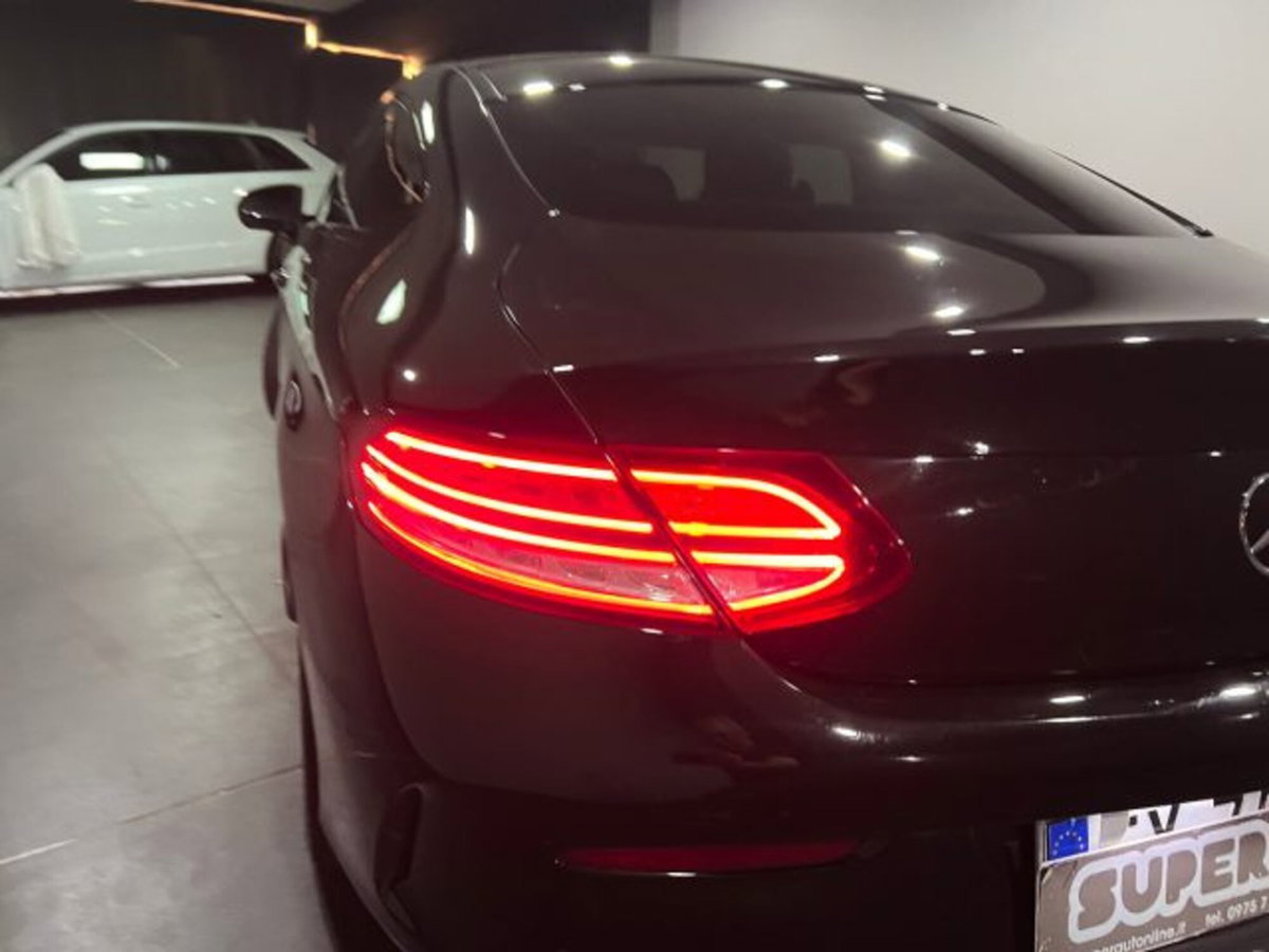 Mercedes-Benz Classe C Coupé 220 d Auto 4Matic Coupé Sport (12)