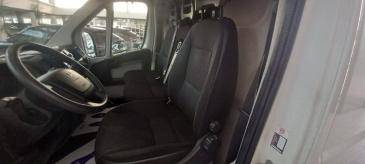 Peugeot Boxer Furgone 330 2.2 BlueHDi 120 S&S PC-TN Furgone Premium (5)