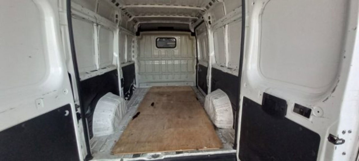 Peugeot Boxer Furgone 330 2.2 BlueHDi 120 S&S PC-TN Furgone Premium (8)