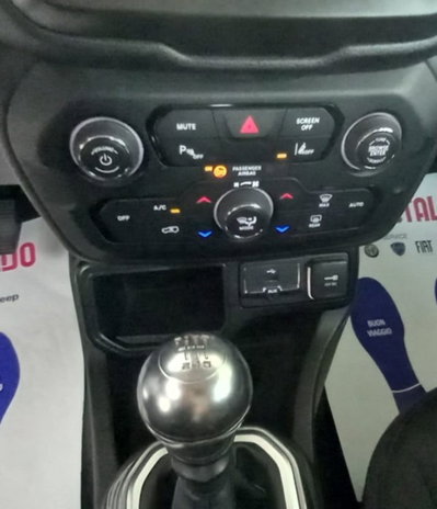 Jeep Renegade 1.6 Mjt 130 CV Limited (16)
