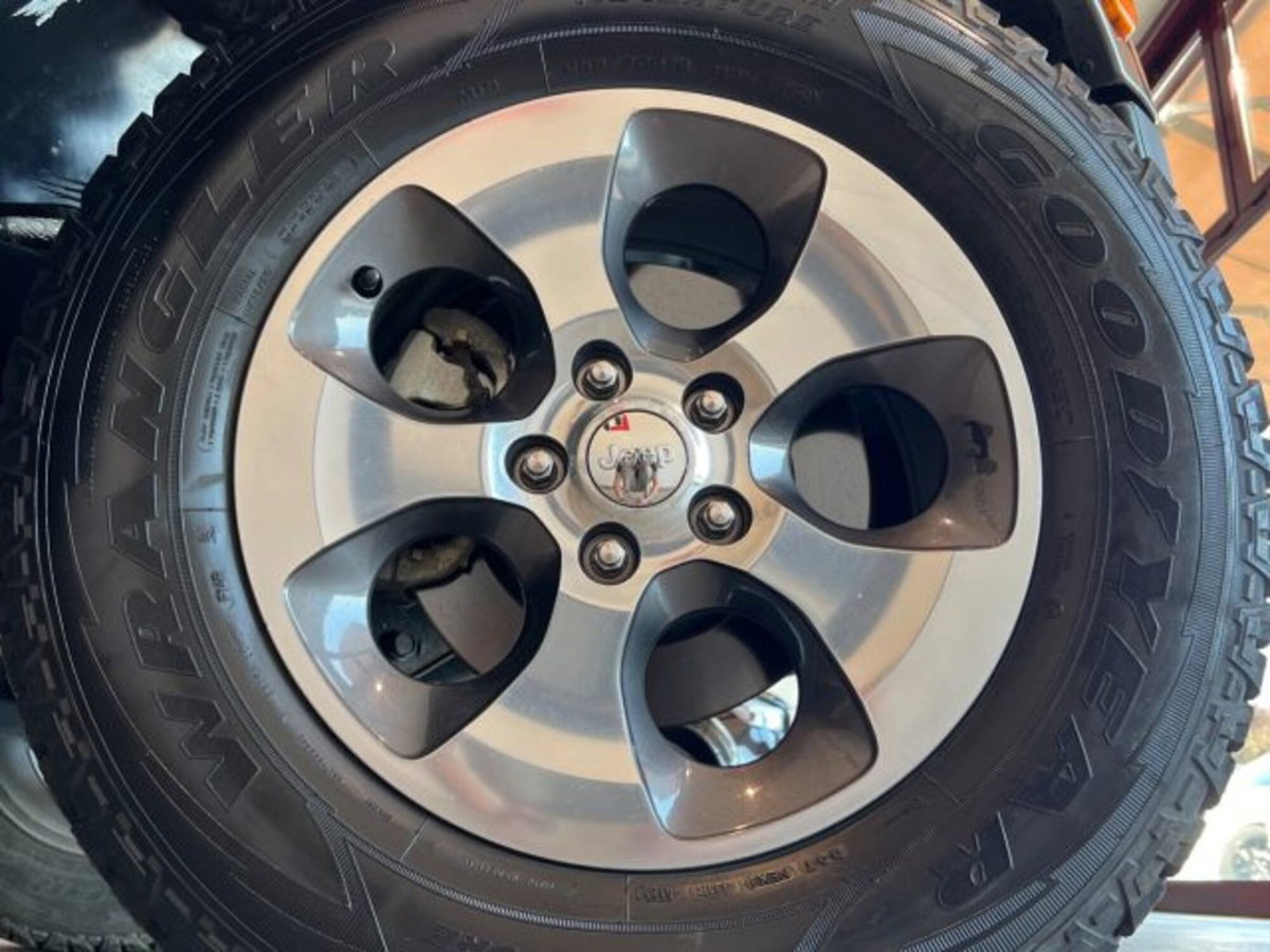 Jeep Wrangler 2.8 CRD DPF Sahara Auto (15)