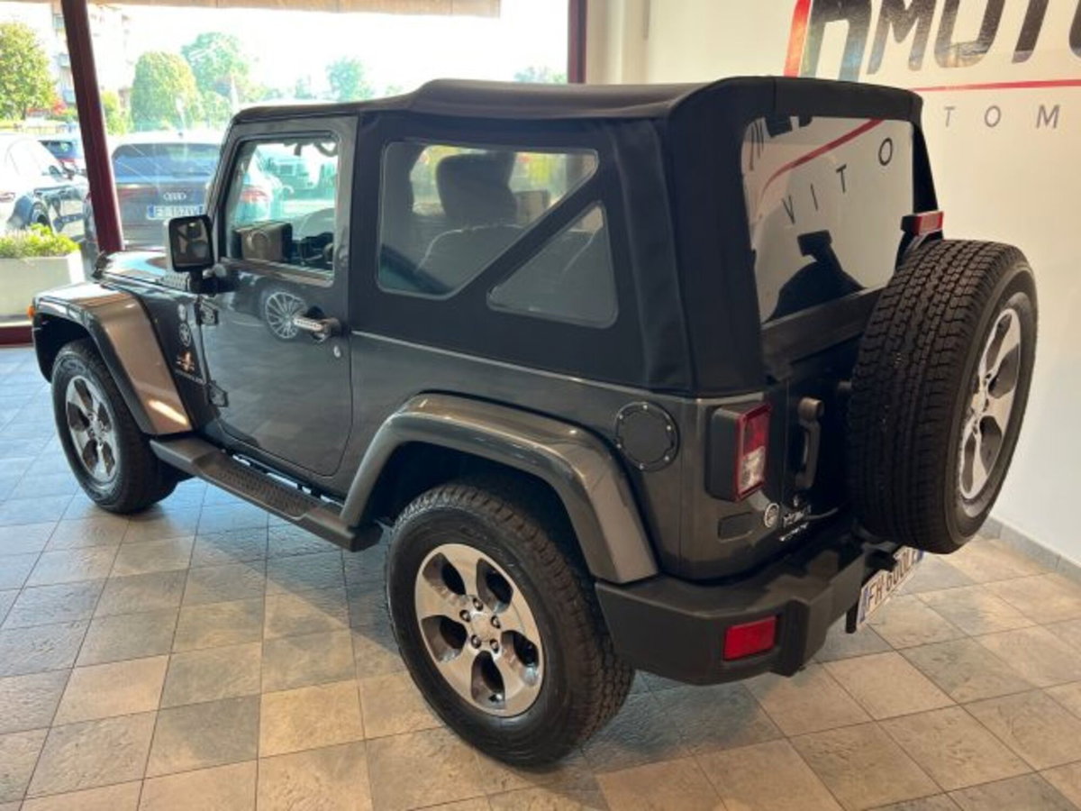 Jeep Wrangler 2.8 CRD DPF Sahara Auto (9)
