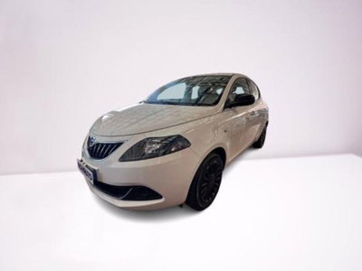 Lancia Ypsilon 1.0 FireFly 5 porte S&S Hybrid Ecochic Silver usata