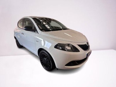 Lancia Ypsilon 1.0 FireFly 5 porte S&S Hybrid Ecochic Silver (2)