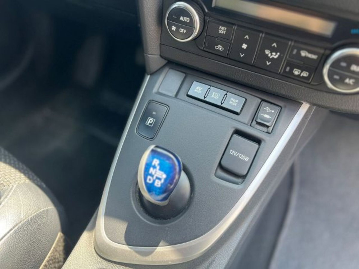 Toyota Auris 1.8 Hybrid Lounge (10)