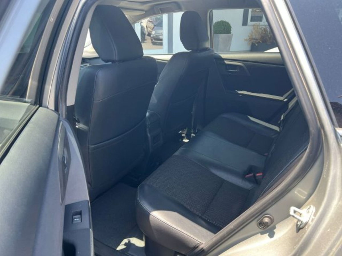 Toyota Auris 1.8 Hybrid Lounge (13)