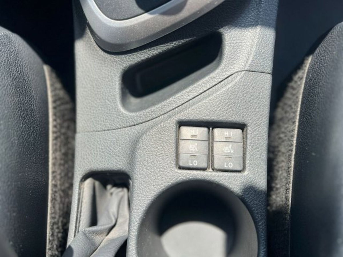 Toyota Auris 1.8 Hybrid Lounge (9)