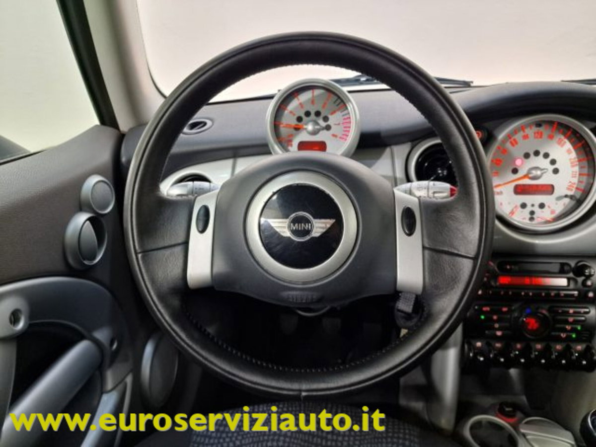 MINI Mini 1.6 16V Cooper (16)