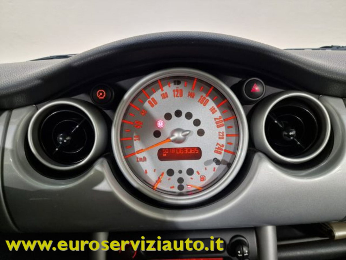MINI Mini 1.6 16V Cooper (17)