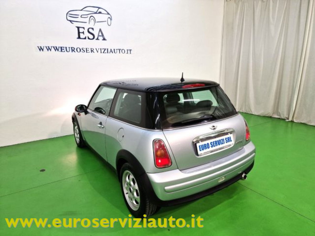 MINI Mini 1.6 16V Cooper (9)