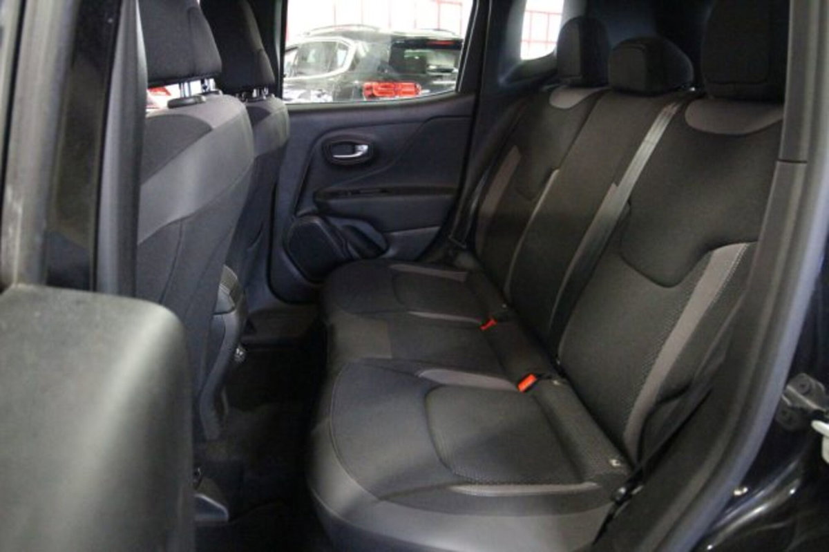 Jeep Renegade 1.3 T4 190CV PHEV 4xe AT6 Limited (12)