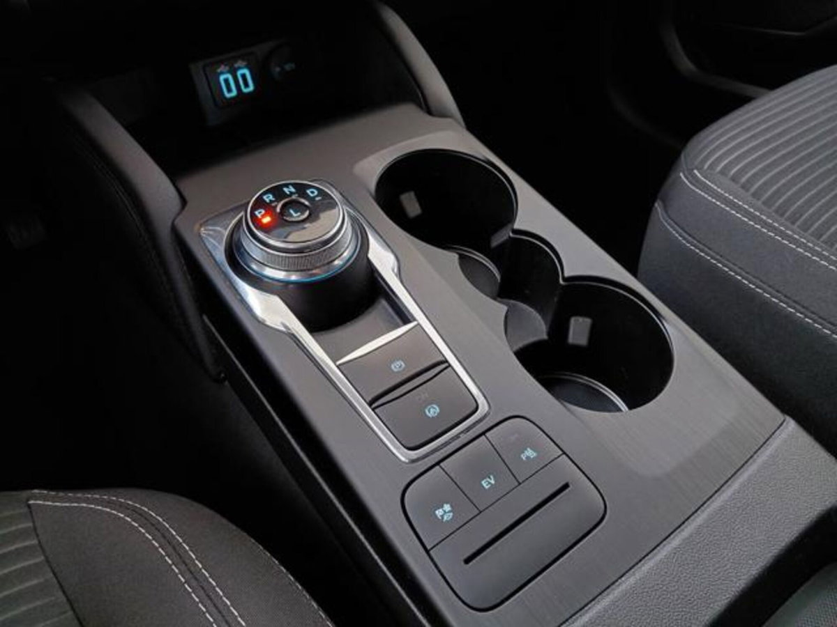 Ford Kuga 2.5 Plug In Hybrid 225 CV CVT 2WD Titanium (15)
