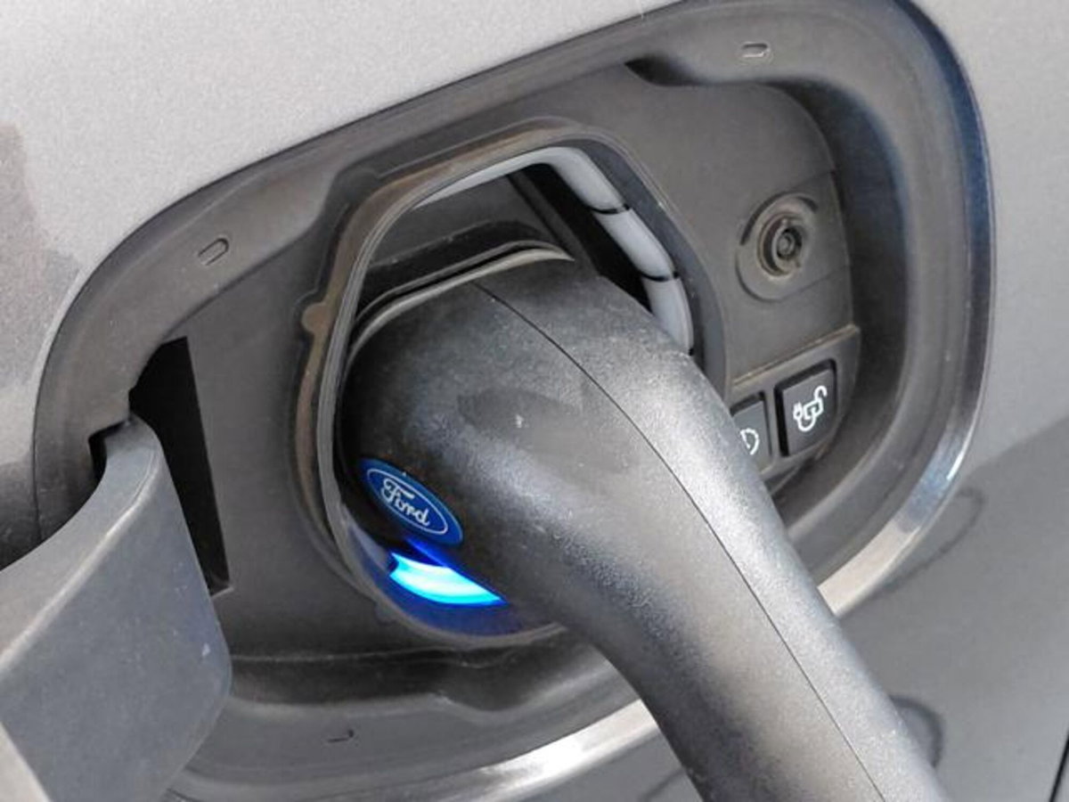 Ford Kuga 2.5 Plug In Hybrid 225 CV CVT 2WD ST-Line (4)