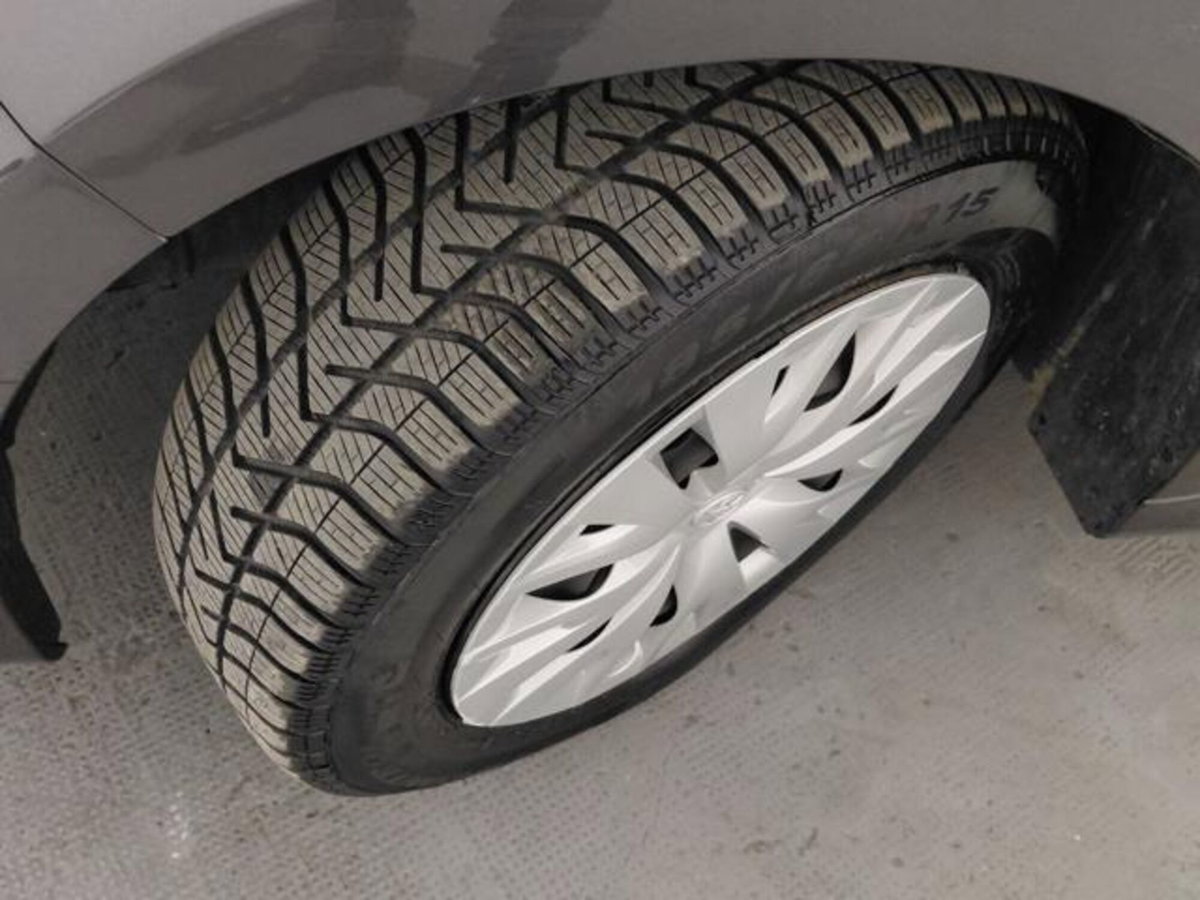 Toyota Yaris 1.5 Hybrid 5 porte Energy (10)