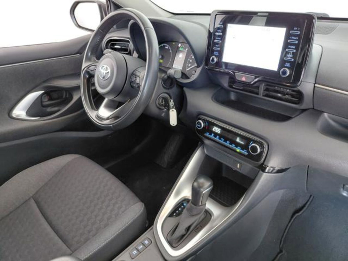Toyota Yaris 1.5 Hybrid 5 porte Energy (2)