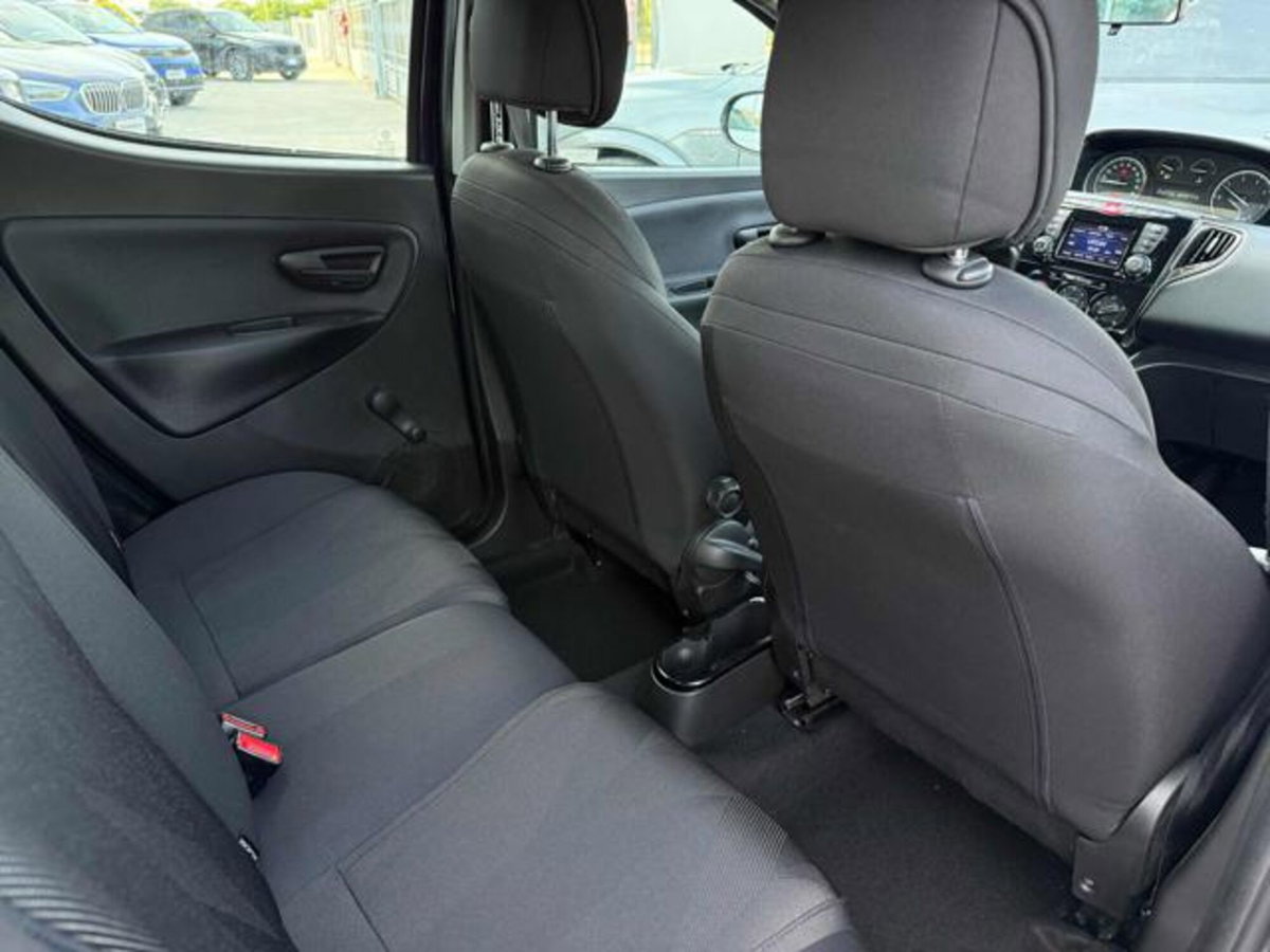Lancia Ypsilon 1.3 MJT 16V 95 CV 5 porte S&S Gold (10)