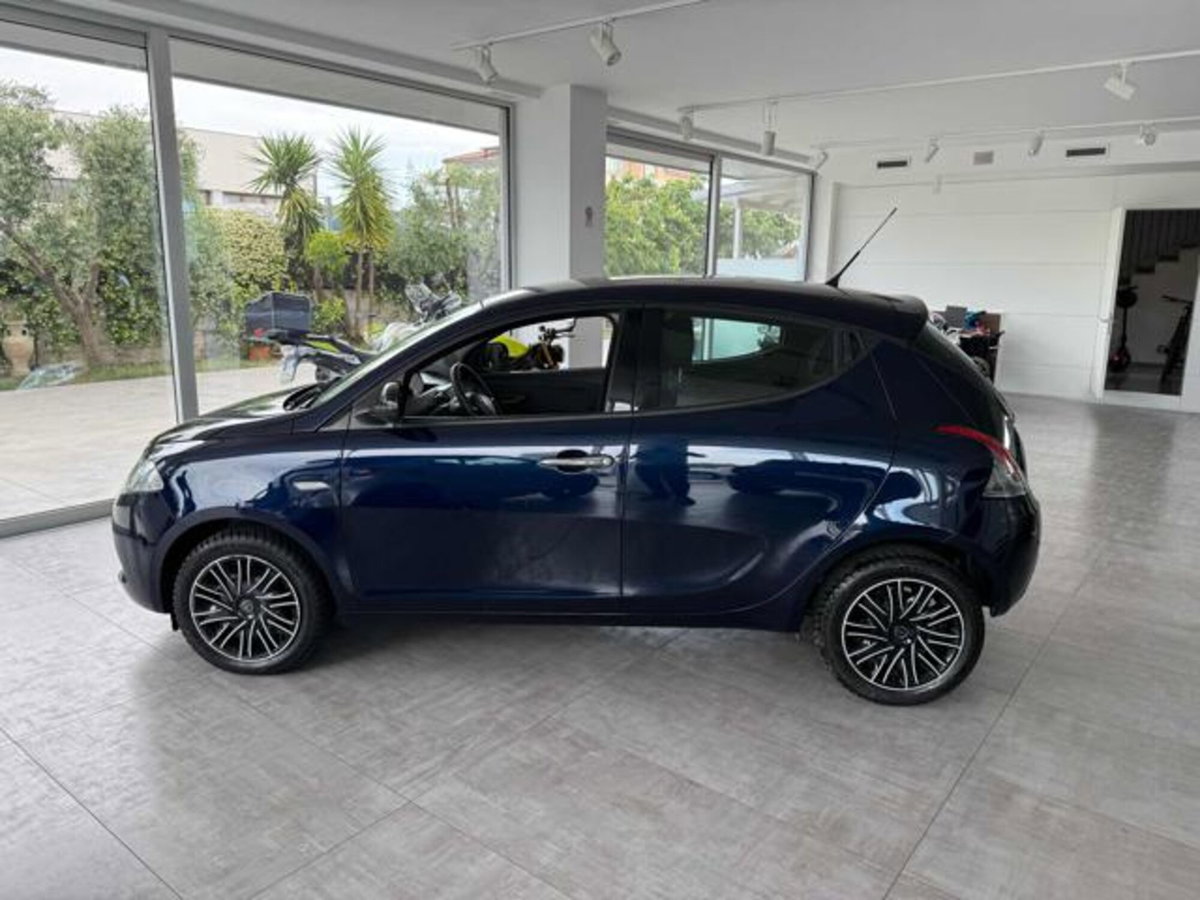 Lancia Ypsilon 1.3 MJT 16V 95 CV 5 porte S&S Gold (2)