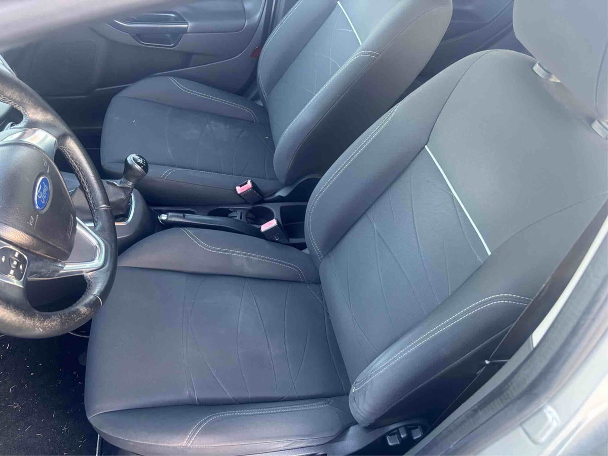 Ford Fiesta 1.5 TDCi 75CV 5 porte (10)