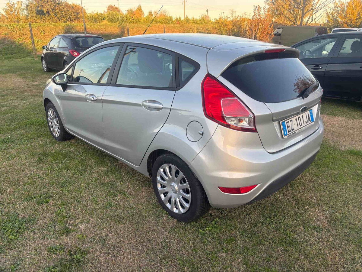 Ford Fiesta 1.5 TDCi 75CV 5 porte (2)
