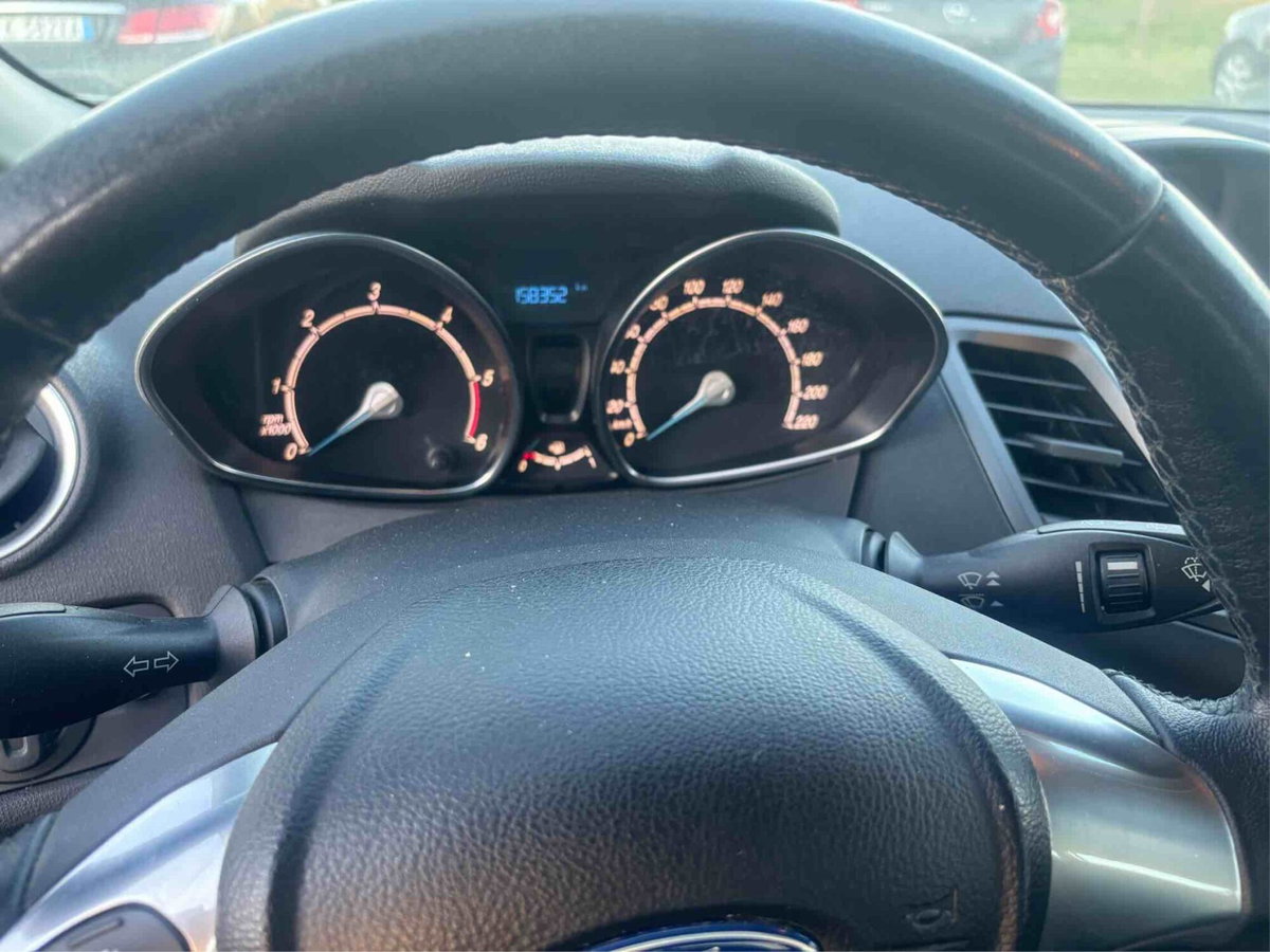 Ford Fiesta 1.5 TDCi 75CV 5 porte (7)