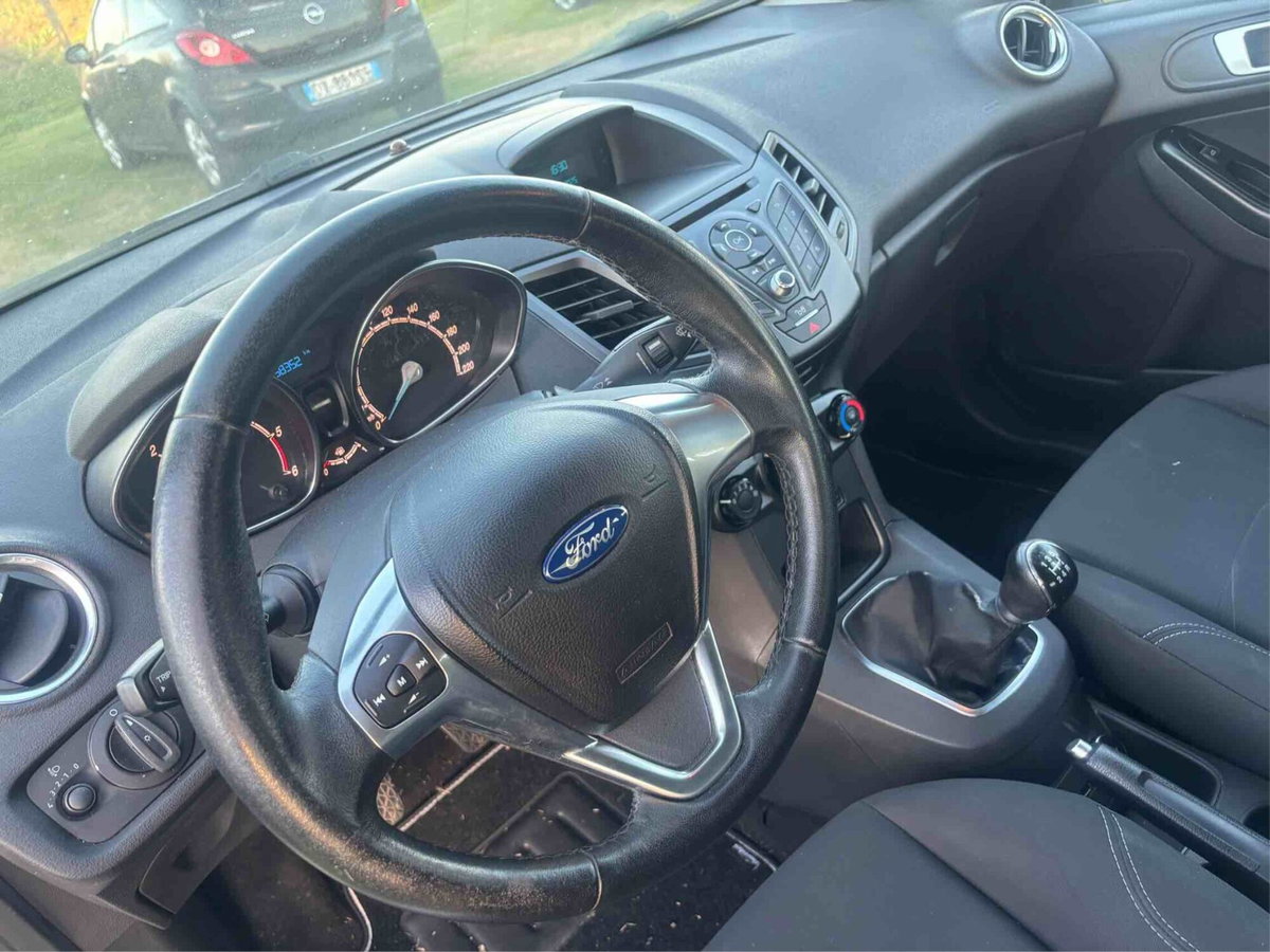 Ford Fiesta 1.5 TDCi 75CV 5 porte (9)