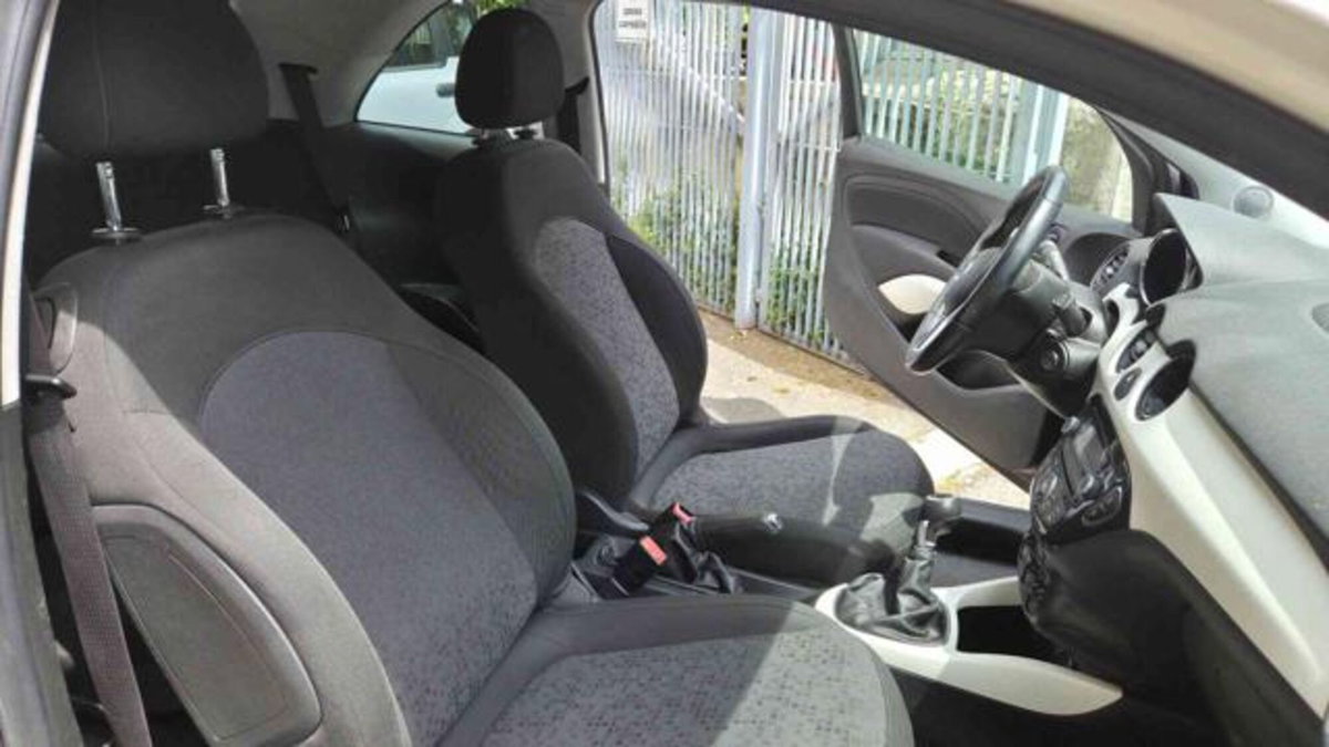 Opel Adam 1.2 70 CV Jam (10)