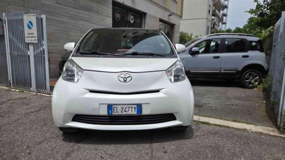 Toyota iQ 1.0 CVT Trend (2)