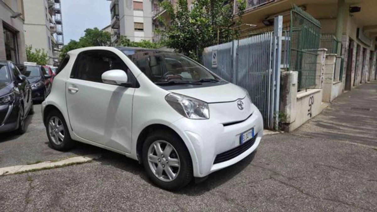 Toyota iQ 1.0 CVT Trend (3)