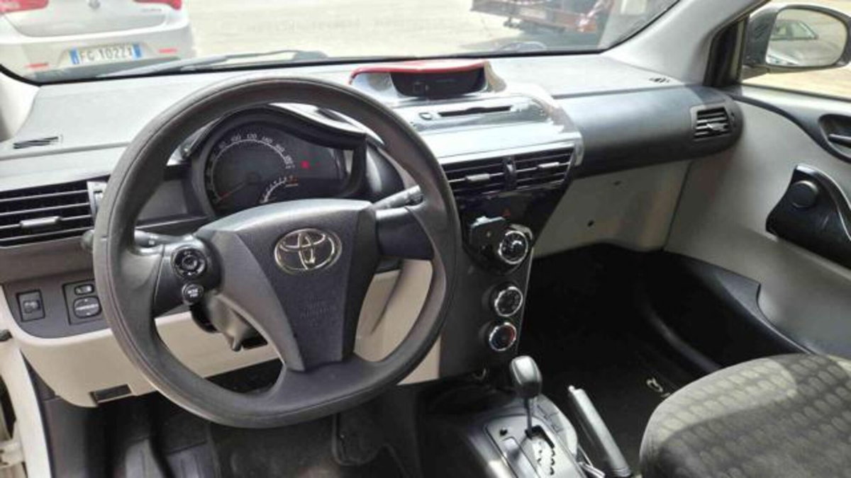 Toyota iQ 1.0 CVT Trend (7)