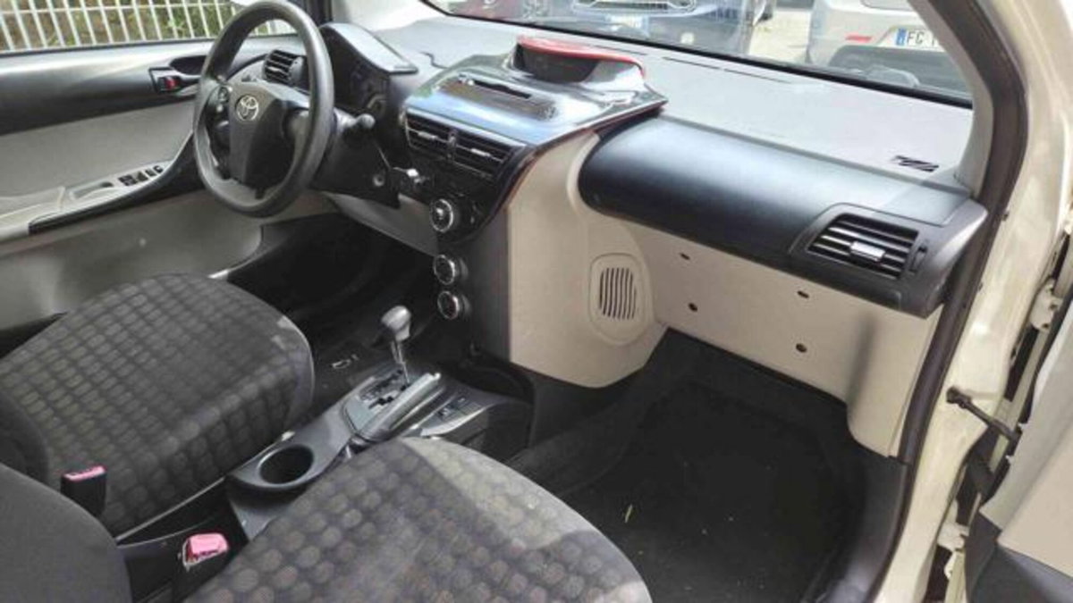 Toyota iQ 1.0 CVT Trend (9)