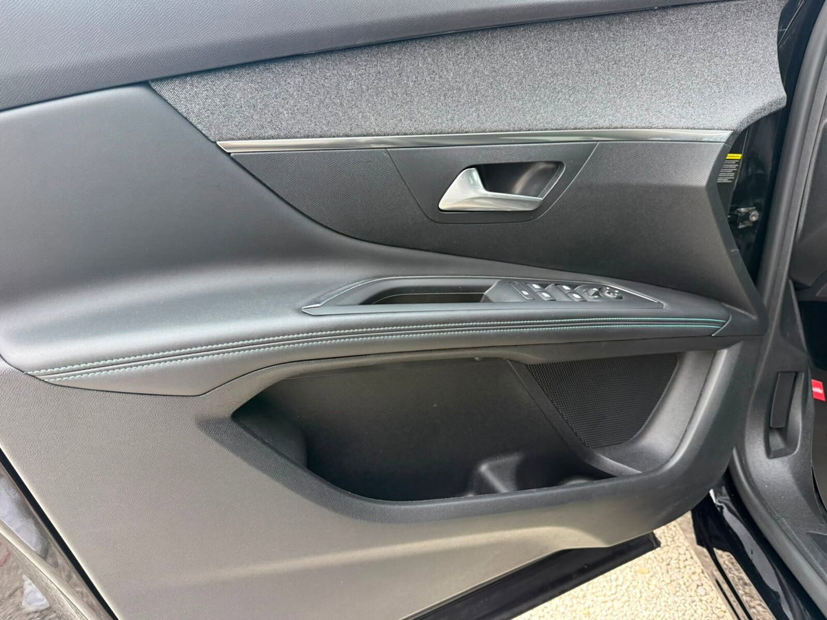 Peugeot 3008 BlueHDi 130 S&S Allure Pack (13)