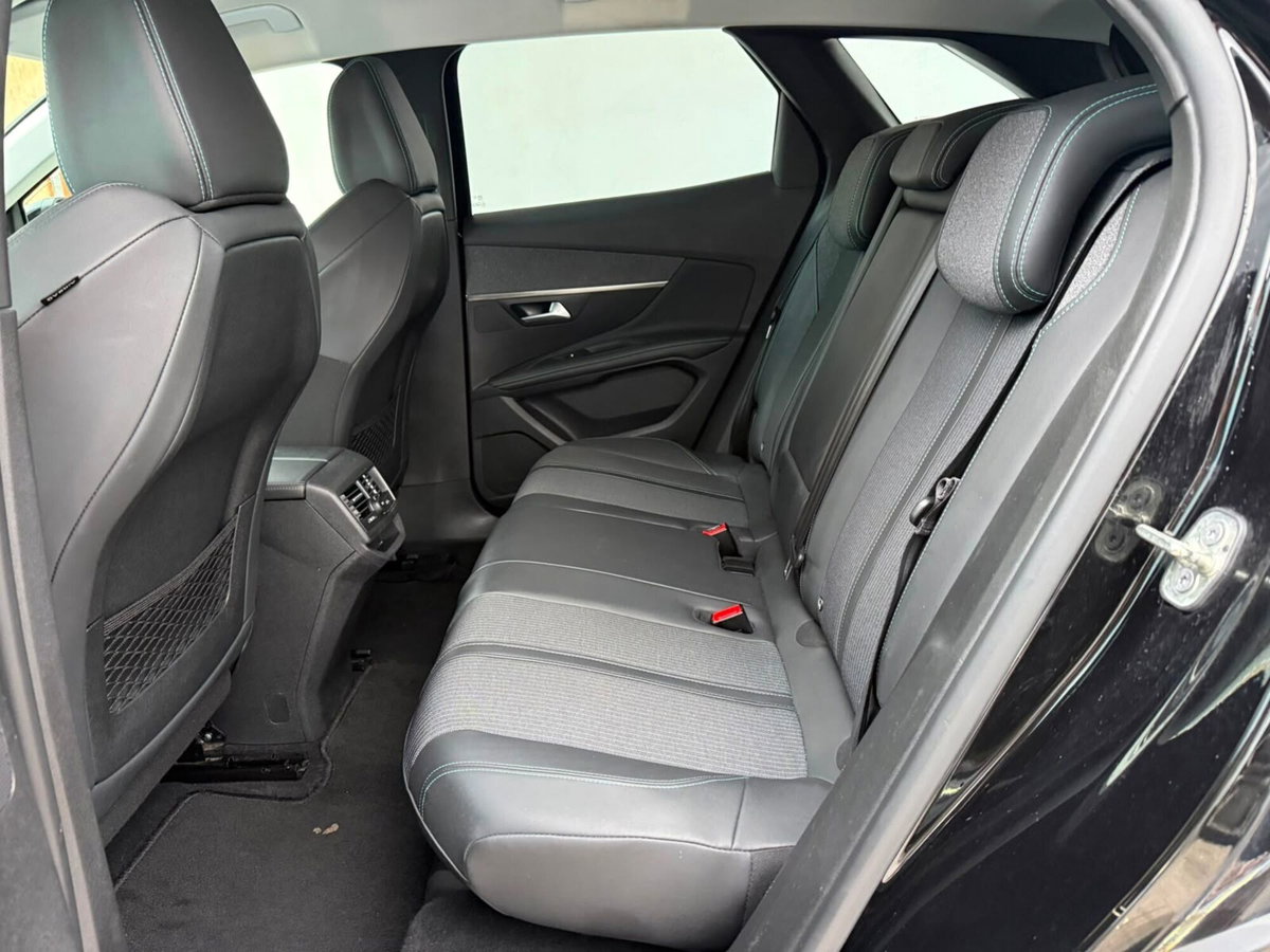 Peugeot 3008 BlueHDi 130 S&S Allure Pack (14)