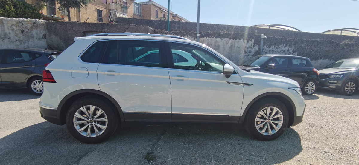 Volkswagen Tiguan 2.0 tdi R-Line 150cv dsg (11)