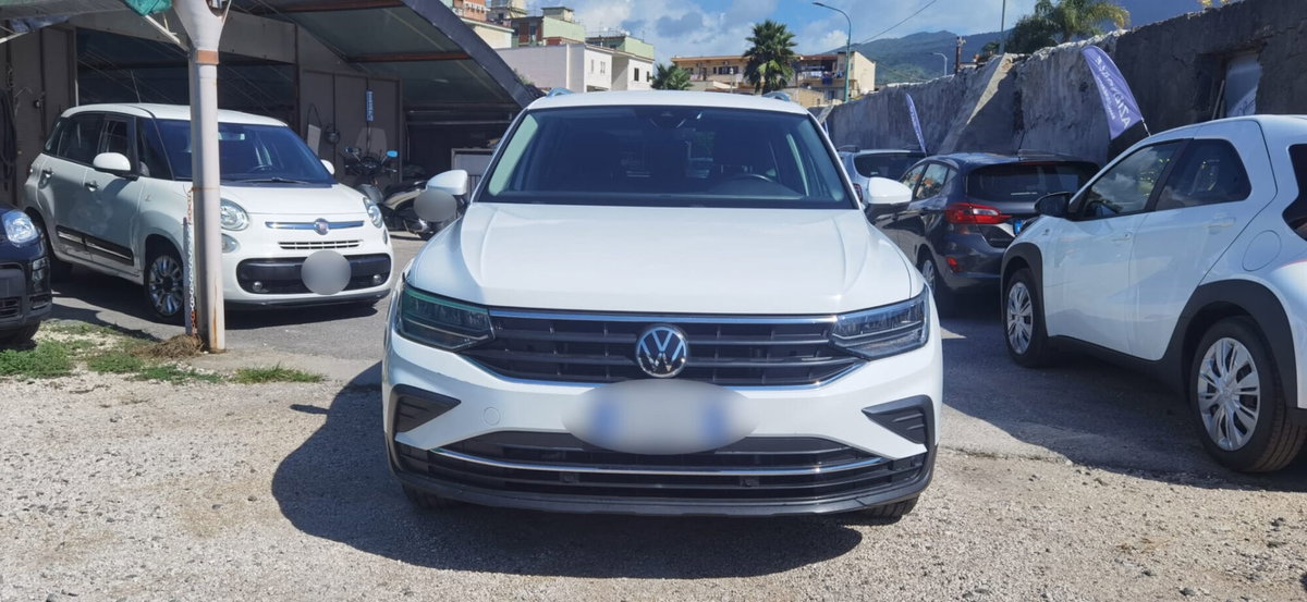 Volkswagen Tiguan 2.0 tdi R-Line 150cv dsg (9)