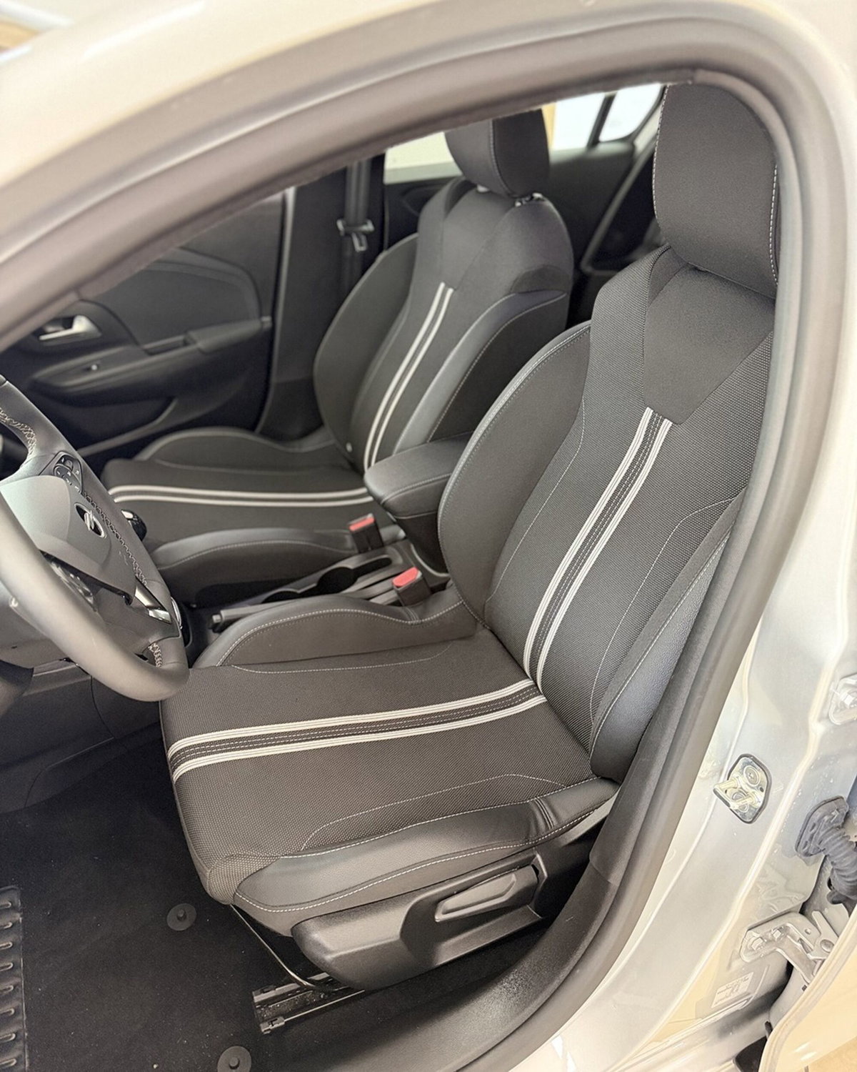 Opel Corsa 1.2 100 CV GS Line (8)