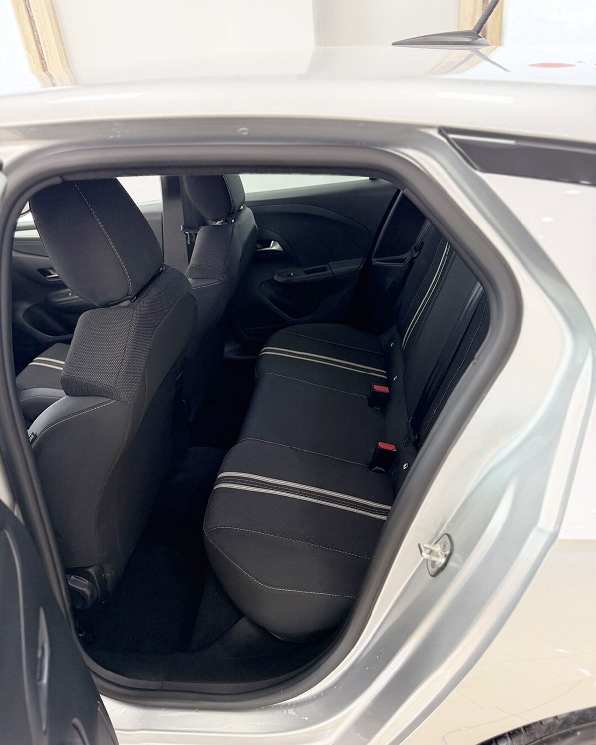 Opel Corsa 1.2 100 CV GS Line (9)