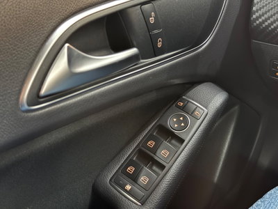 Mercedes-Benz GLA SUV 180 d Automatic Business (17)