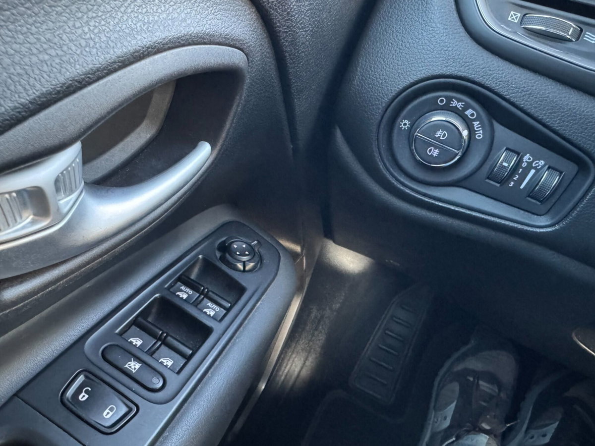 Jeep Renegade 1.6 Mjt 130 CV Limited (12)