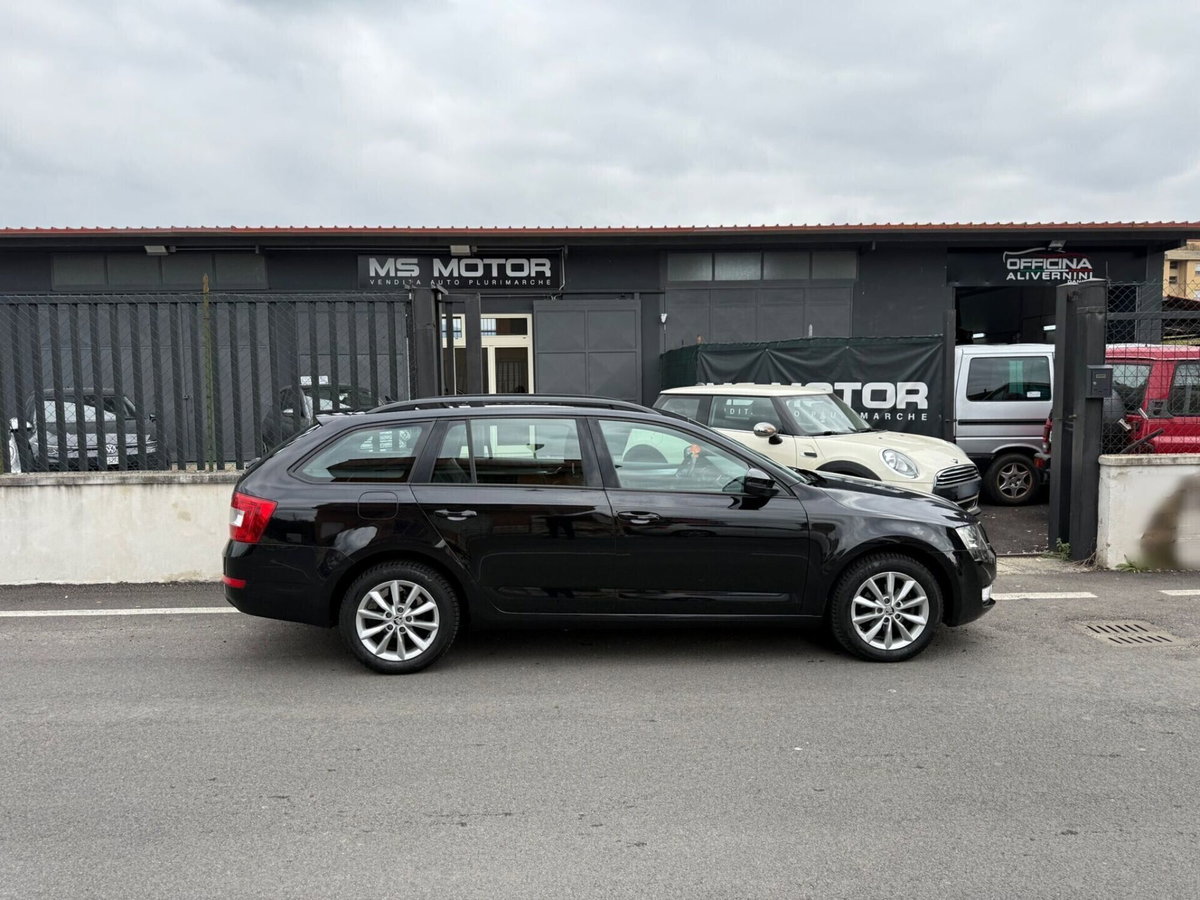 Skoda Octavia Station Wagon 1.6 TDI CR 105 CV Wagon Elegance (11)