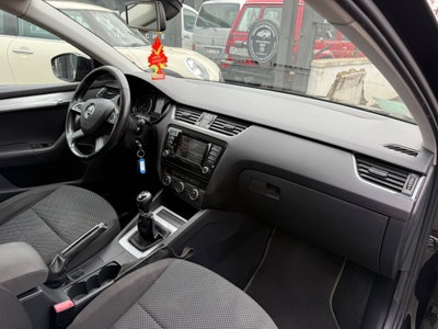 Skoda Octavia Station Wagon 1.6 TDI CR 105 CV Wagon Elegance (12)